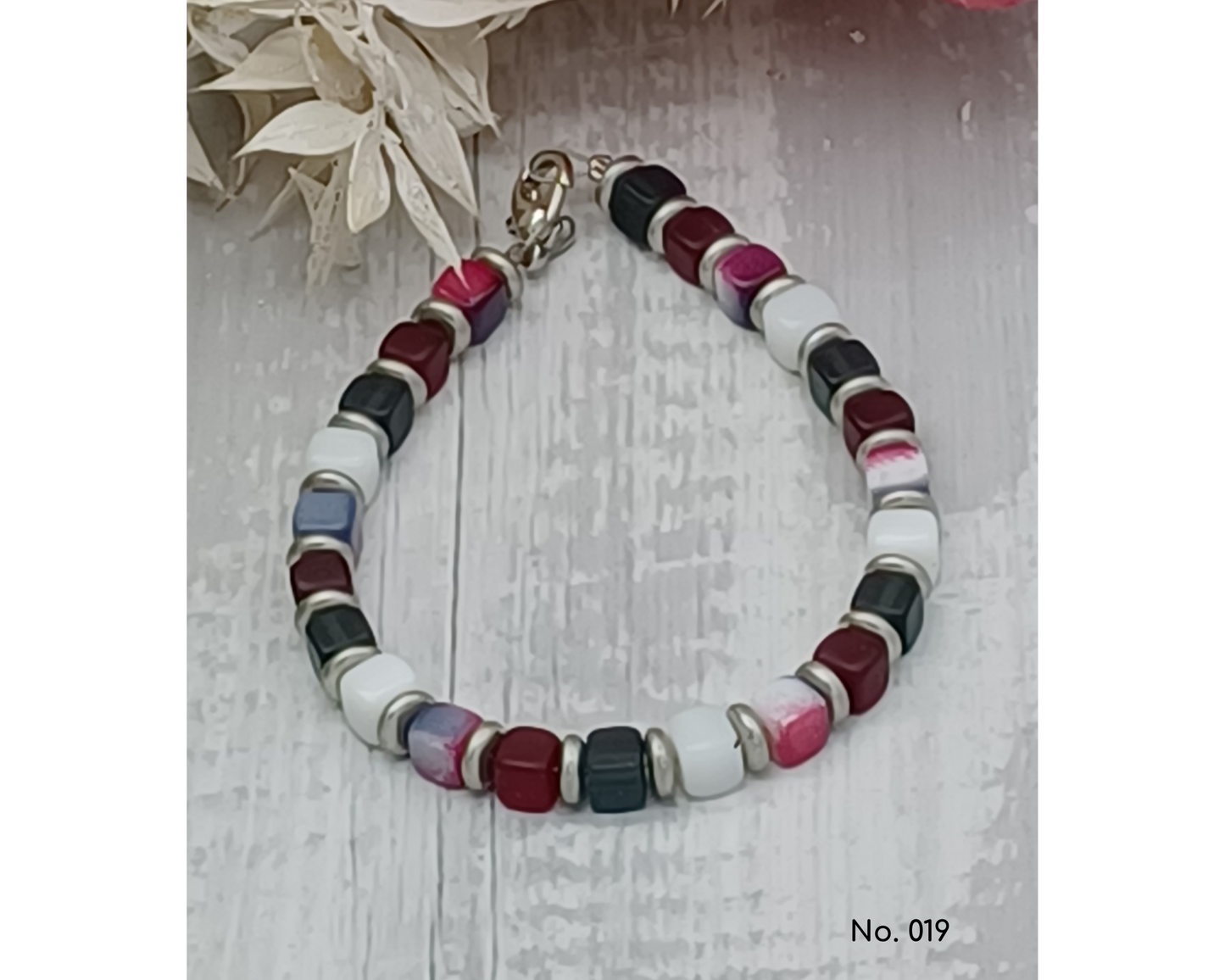 Armband Glasperlen, Würfel mit Silberlinse, Celine