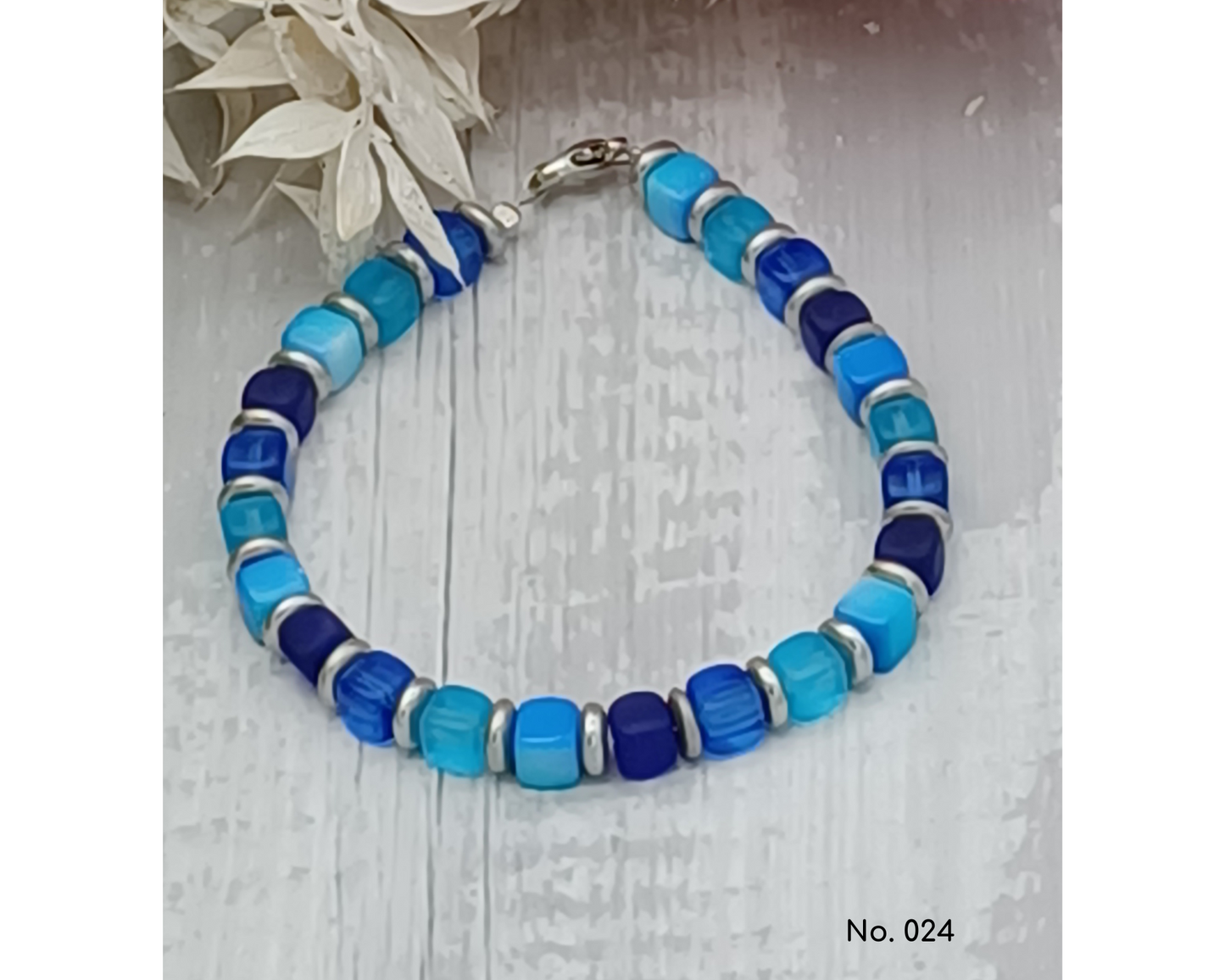 Armband Glasperlen, Würfel mit Silberlinse, Celine