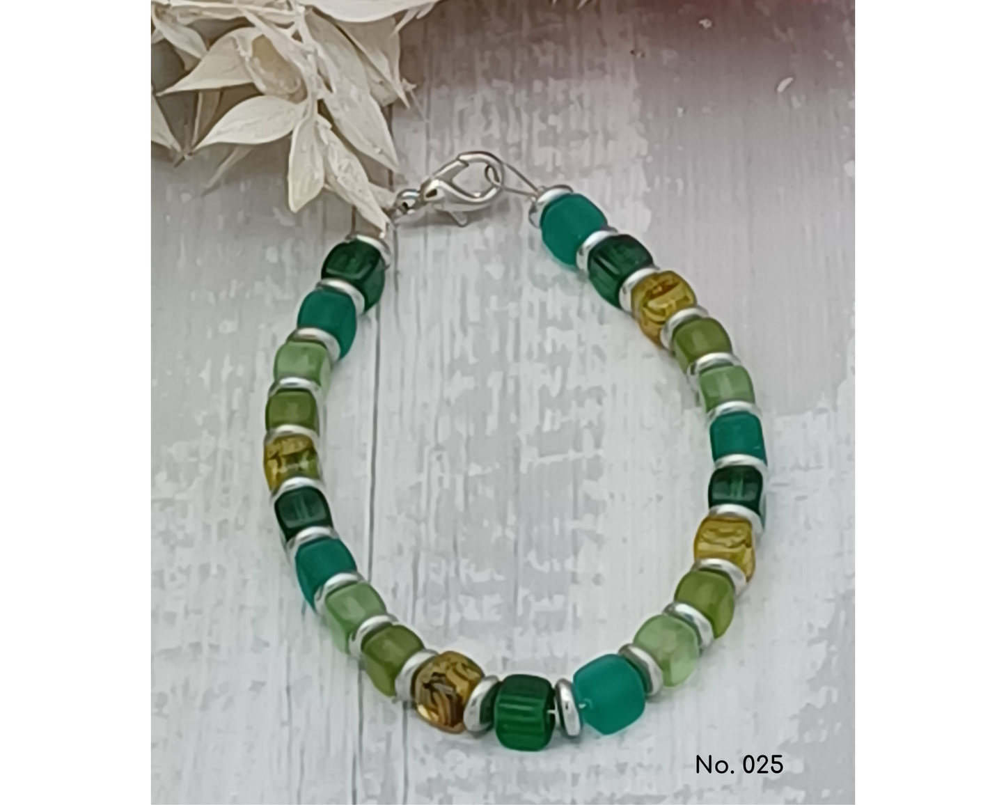 Armband Glasperlen, Würfel mit Silberlinse, Celine