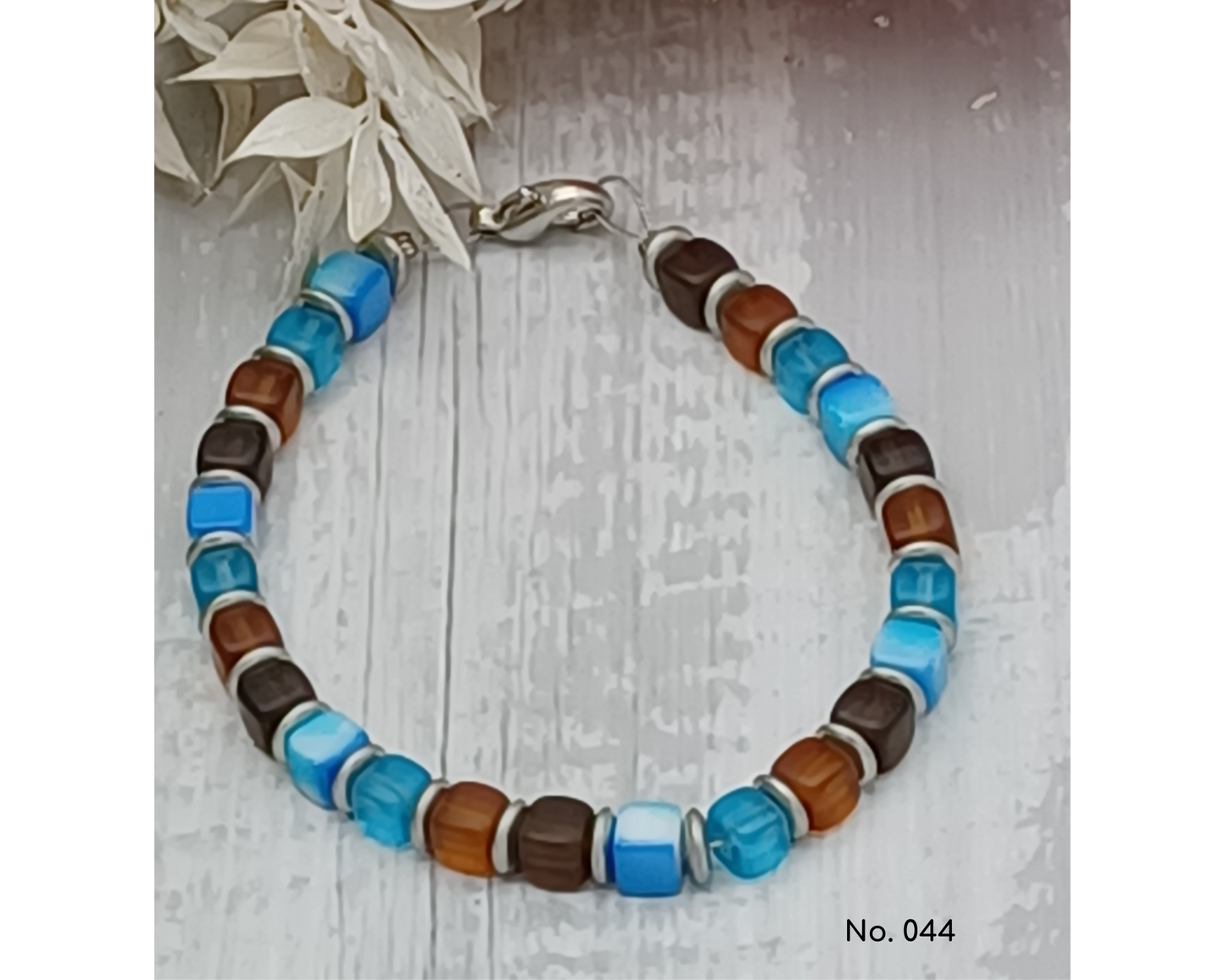 Armband Glasperlen, Würfel mit Silberlinse, Celine