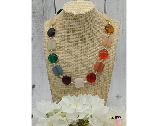 Halskette Glasperlen, in Rechteckform mit Acrylquadraten, Solea