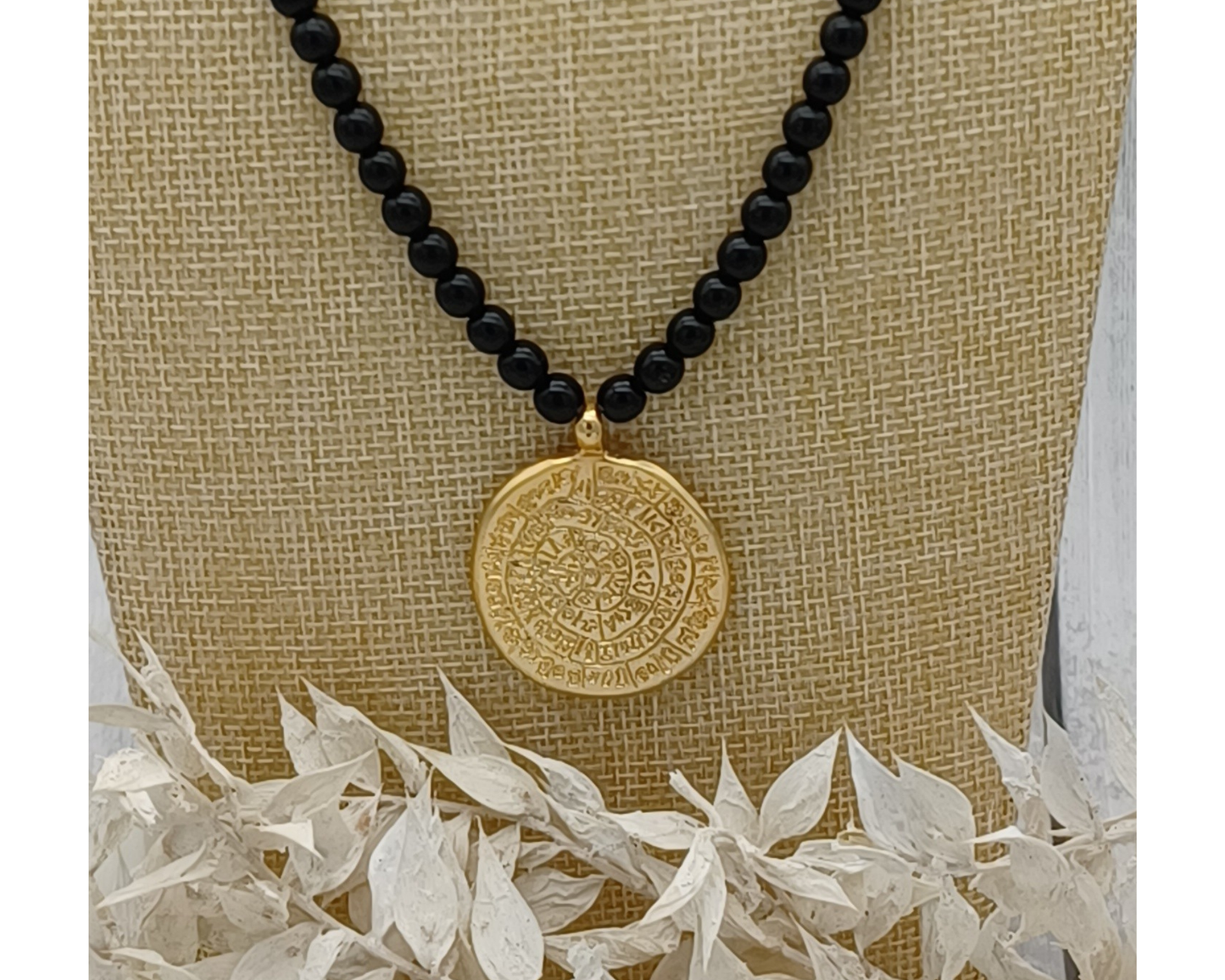 Unikat schwarze Perlen mit goldenem Anhänger- Serina