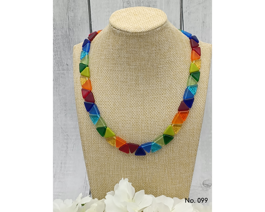 Halskette Glasperlen, in glänzende Dreiecken und matte Wimpel, Tala