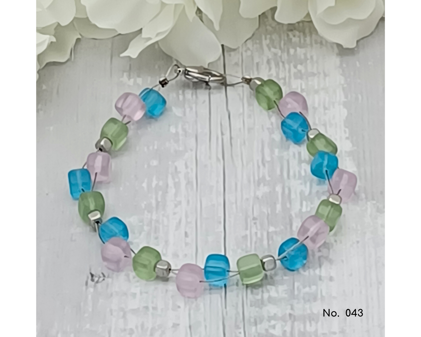 Armband Glasperlen, Würfelform gewuselt, Mira