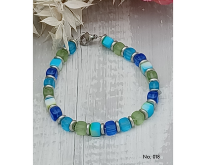 Armband Glasperlen, Würfel mit Silberlinse, Celine