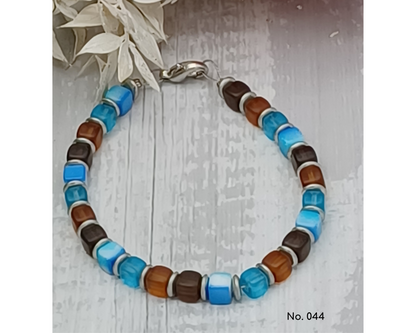 Armband Glasperlen, Würfel mit Silberlinse, Celine