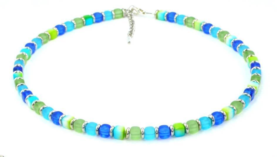 Halskette Würfel - Böhmische Glasperlen mit Silberlinse - Blautöne