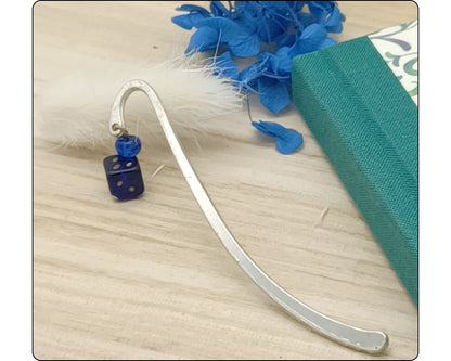 Lesezeichen mit versilberten Stab, geschwungen, mit böhmischen Glasperlen