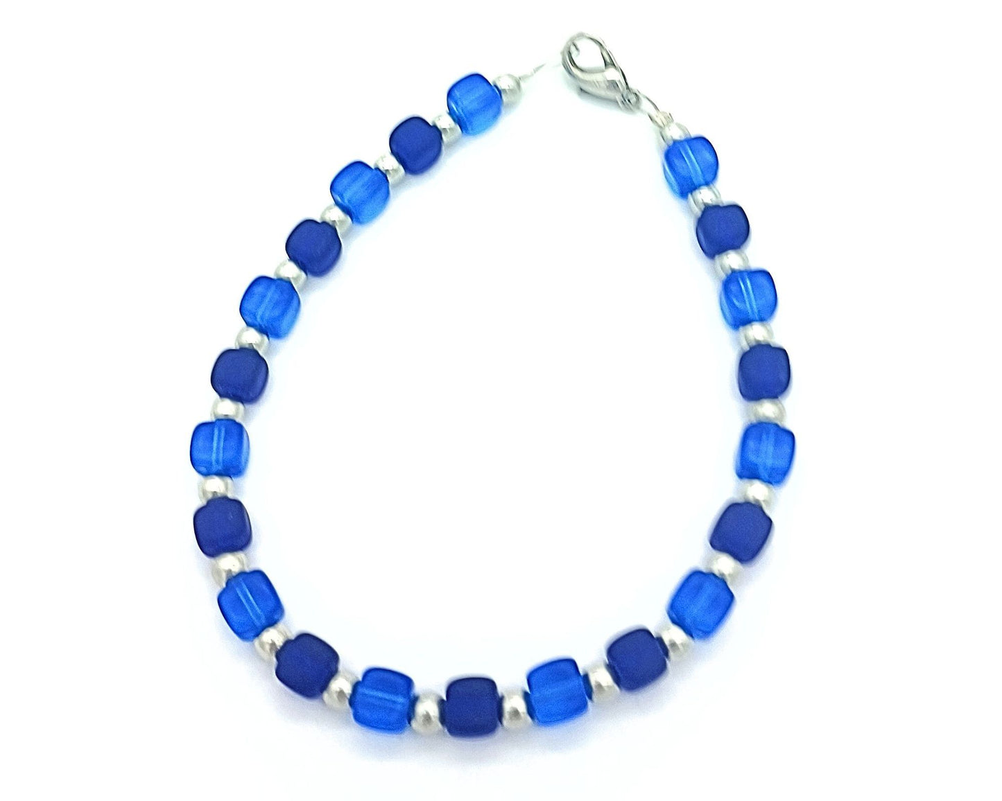 Armband Lilie- Böhmische Glasperlen in klassischer Würfelform mit Silberperle (Glas)
