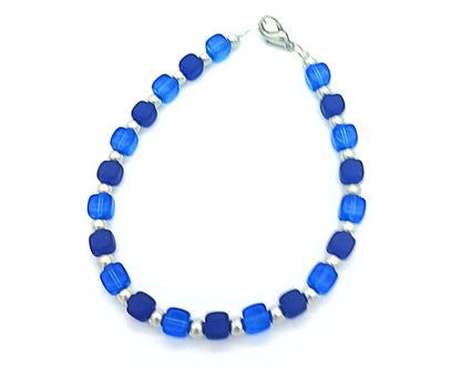 Armband Lilie- Böhmische Glasperlen in klassischer Würfelform mit Silberperle (Glas)