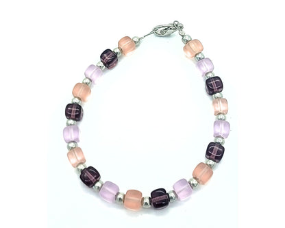 Armband Lilie- Böhmische Glasperlen in klassischer Würfelform mit Silberperle (Glas)