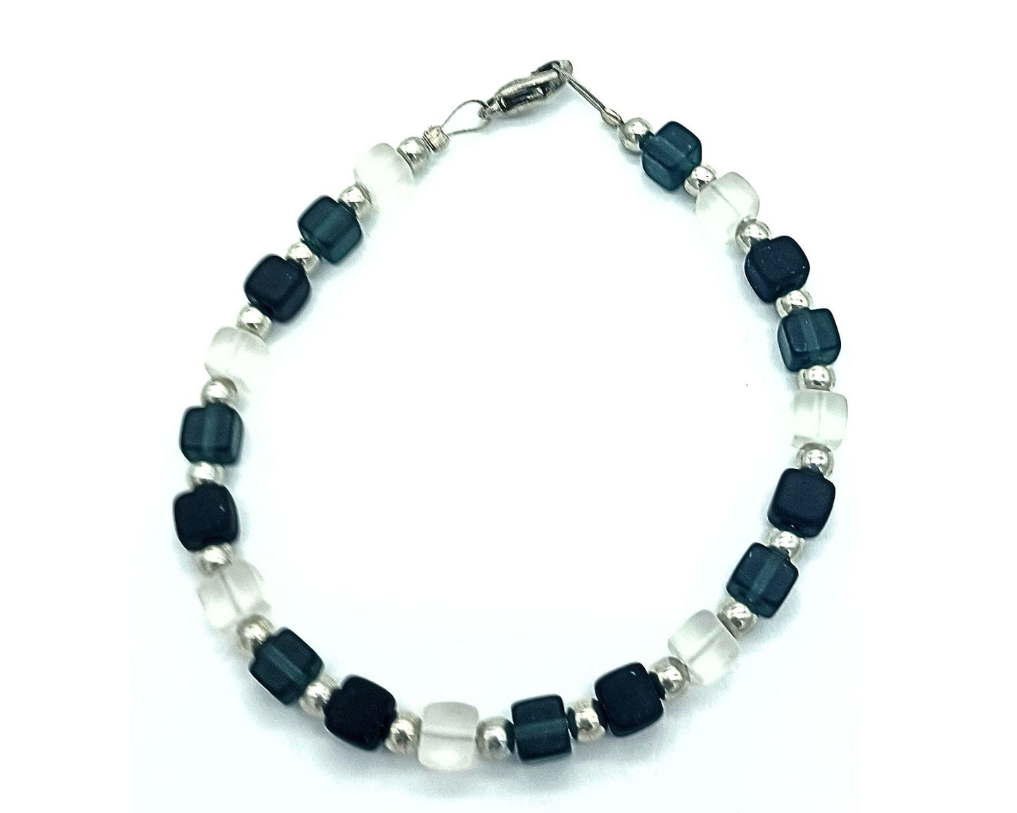 Armband Lilie- Böhmische Glasperlen in klassischer Würfelform mit Silberperle (Glas)