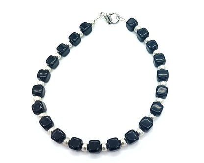Armband Lilie- Böhmische Glasperlen in klassischer Würfelform mit Silberperle (Glas)
