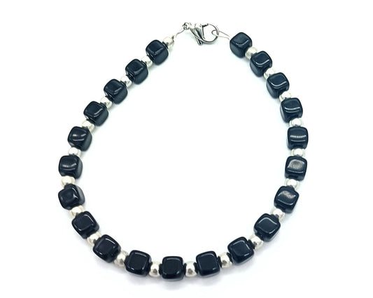 Armband Lilie- Böhmische Glasperlen in klassischer Würfelform mit Silberperle (Glas)
