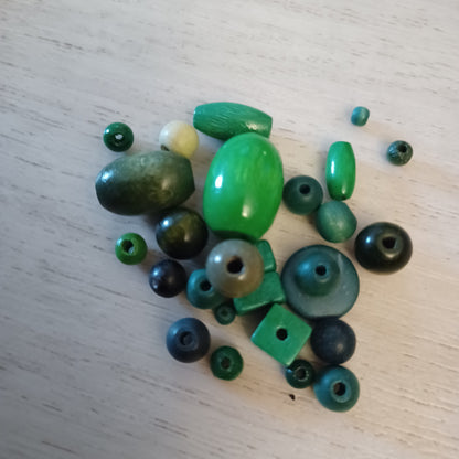 Holzperlen lose, diverse Formen, grün, 30g
