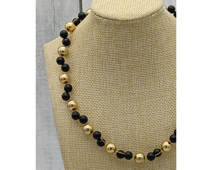 Unikat Perle Perle  schwarz, mit goldenen Perlen- Sibille