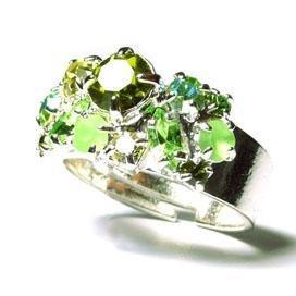 [perleperle] - Ring mit glitzernden Swarovski-Steinen- grün - Fingerringe - [handgefertigter Modeschmuck]