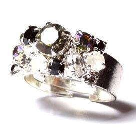 [perleperle] - Ring mit glitzernden Swarovski-Steinen- schwarz weiß - Fingerringe - [handgefertigter Modeschmuck]